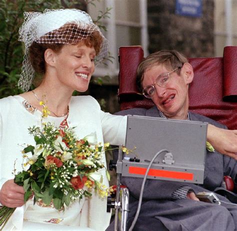 Frauen sind für Stephen Hawking ein unlösbares Rätsel   WELT