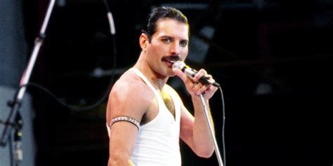 Freddie Mercury a 24 anni dalla morte | Chizzocute