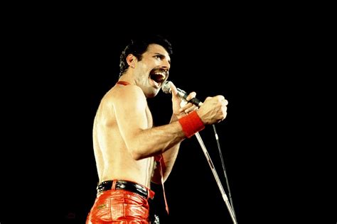 Freddie Mercury Biography and Profile