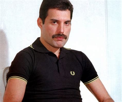 Freddie Mercury Biography   Childhood, Life Achievements ...