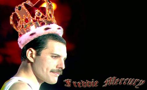 Freddie Mercury, vocalista, músico, compositor y lider de ...