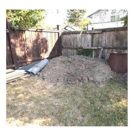 FREE: About 6 yards of dirt /fill/top soil. Saanich, Victoria