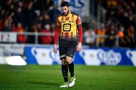 FT België: Gent speler stopt met voetballen   Najar hervat ...