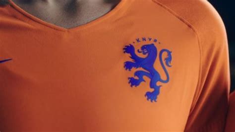 Fútbol femenino: El nuevo escudo de la selección de ...