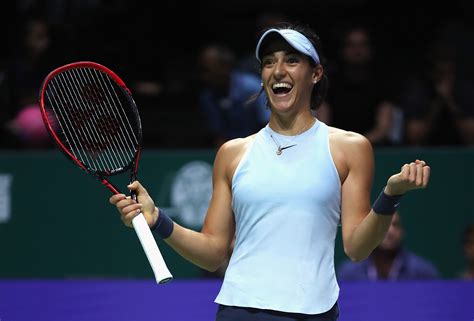 Garcia produces stunning comeback to progress at WTA Finals