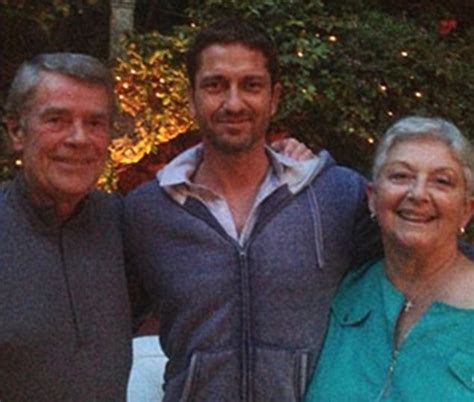 Gerard Butler posts cute snap with his parents before ...