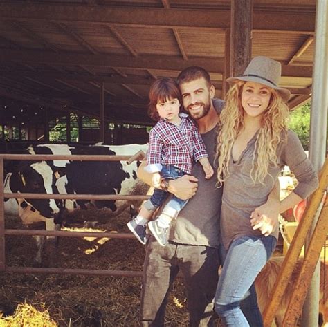Gerard Pique posts Instagram photo with girlfriend Shakira ...