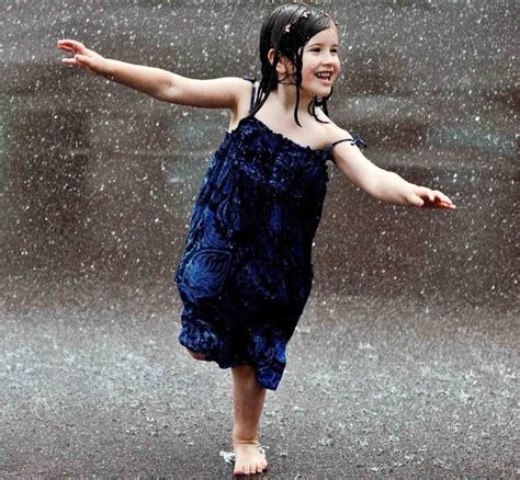 Girl in Rain Profile DP for Whatsapp and Facebook ...