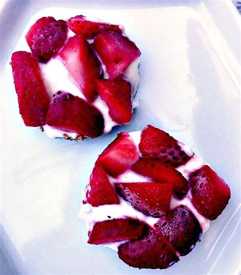 Gluten Free Frozen Strawberry Greek Yogurt Bites