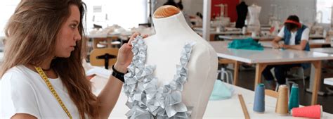 Grado Oficial en Diseño de Moda | ESNE   Escuela ...