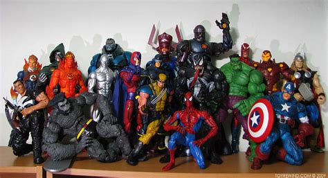 Gran colección de figuras de Marvel