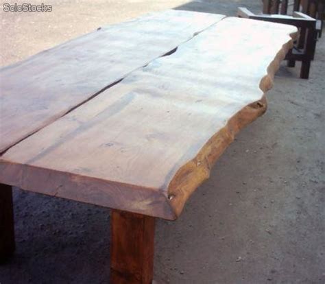 Grandes mesas realizadas en maderas duras macizas