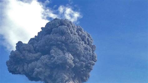 Guatemala: Volcán Santiaguito registra fuerte erupción de ...