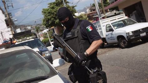 Gunmen rob busload of Federal Police in Mexico