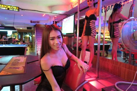 Hanging out on Soi 6, Pattaya   Bangkok112