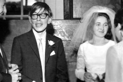 Hawking’s marriage plunged into black hole | The Sunday Times