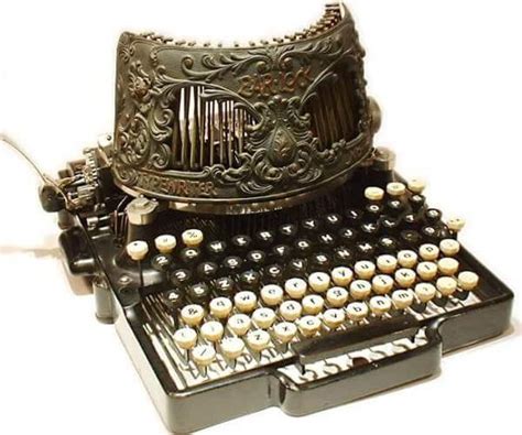Historia de la máquina de escribir y quién es su inventor
