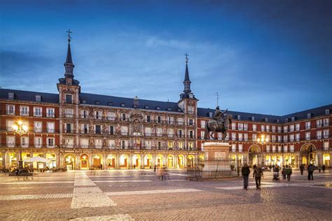 Historia de la plaza Mayor de Madrid, una plaza a la mayor ...