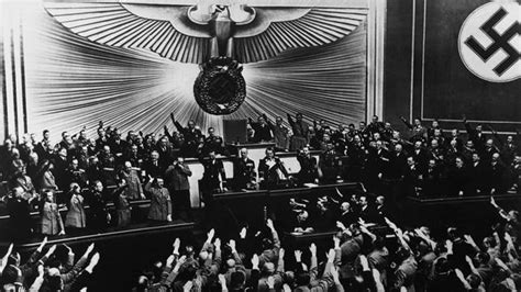 Hitler, durante un discurso en 1940   ABC.es