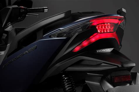 Honda Forza 300 2018: Un scooter GT de lujo | Club del ...