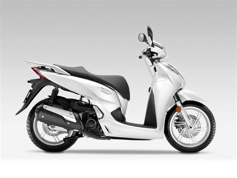 Honda SH300i: opgefrist voor 2015 | Scooternews.nl
