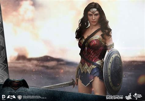 Hot Toys Wonder Woman | Sideshow Collectibles