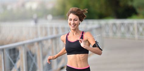 How to improve your running? Smiling boosts efficiency ...