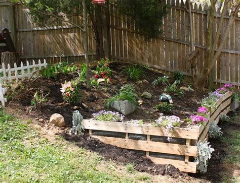 How to Shimmer Your Pallet Garden   Pallet Furniture