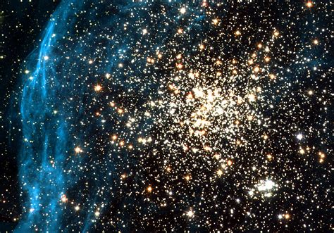 Hubble images remarkable double cluster | ESA/Hubble