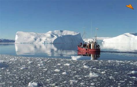 Icebergs flotando en el mar. Groenlandia. Fotos de viajes.