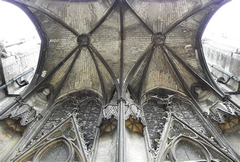 Il gotico radiante: dal gotico classico ad una nuova ...