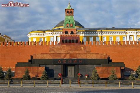 Il Mausoleo di Lenin sulla Piazza Rossa di Mosca ...