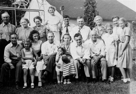 Image Gallery old family black