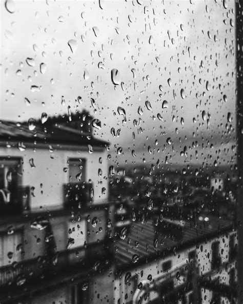 Imagen de Gotas de lluvia en la ventana   Foto Gratis
