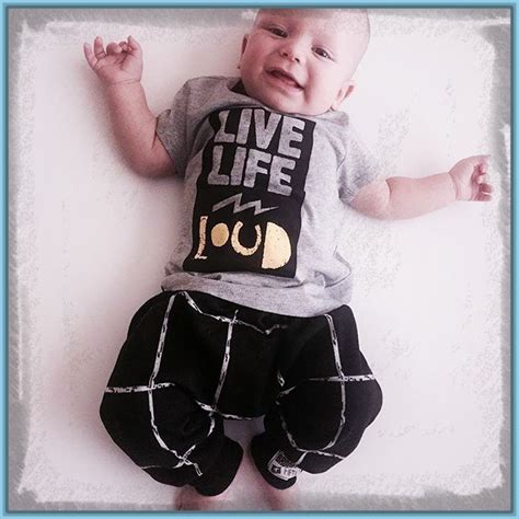 Imagenes de Moda de Ropa de Bebe de 6 Meses en Gris y ...