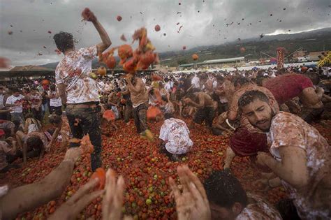 Imagenes: Tomatina, una  batalla  de tomates que se ...