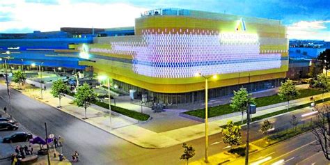 Inauguración del centro comercial Plaza Central | Negocios ...
