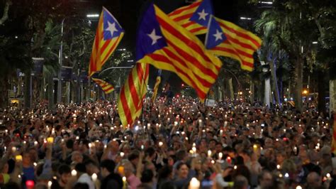 Independencia de Cataluña: Velas, presos políticos y miles ...