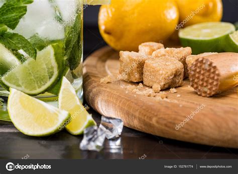 ingredientes cocktail mojito — Stock Photo ...