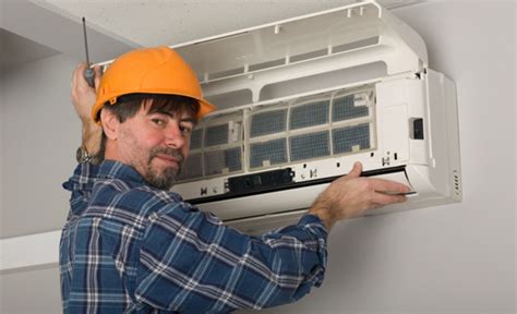 Instalador de aire acondicionado es tratado como un ...