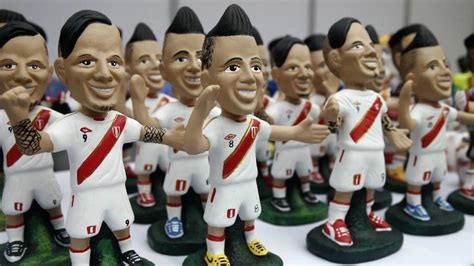 Internos ofrecen productos alusivos a la Selección Peruana ...