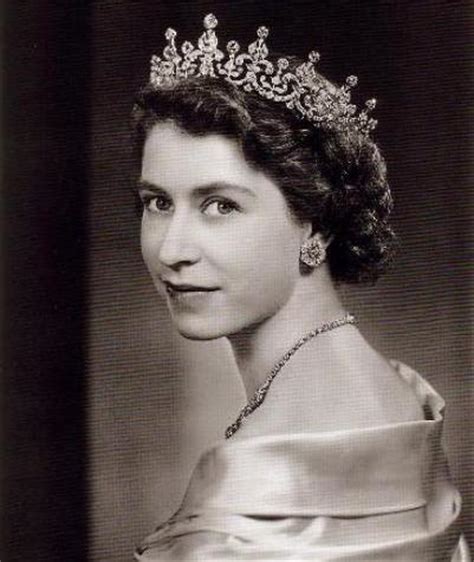 Isabel II, reina de Inglaterra : Vidas Famosas