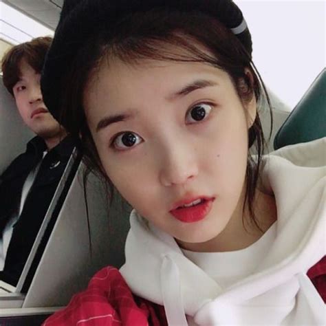 [IU Instagram] 171124 IU on her flight to Hong Kong | IU ...