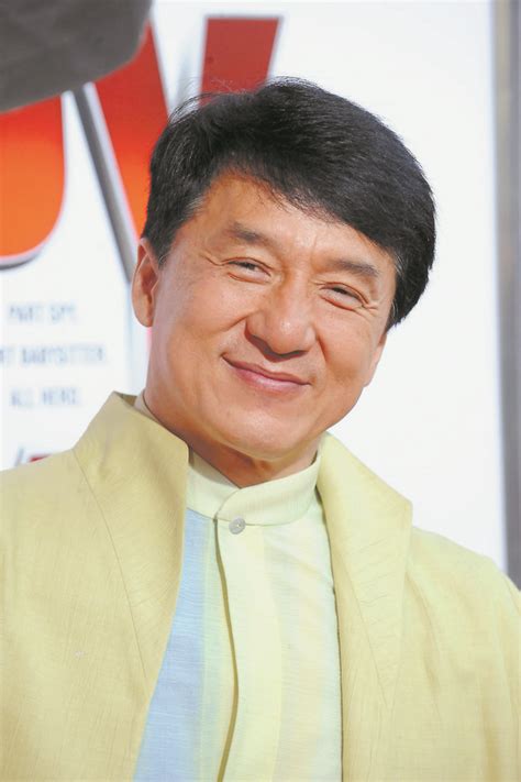 Jackie Chan une su canto por Pekín   La Prensa