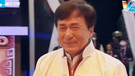 Jackie Chan y el emotivo reencuentro con sus dobles en ...