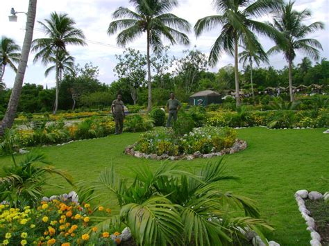 Jardin botanique des Cayes / Cayes Botanical Garden ...
