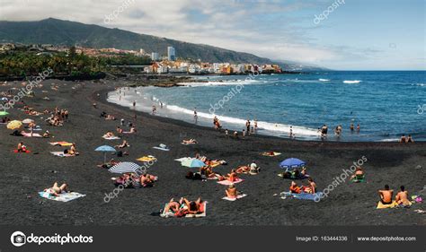 Jardin de Playa avec sable noir à Tenerife — Photo ...