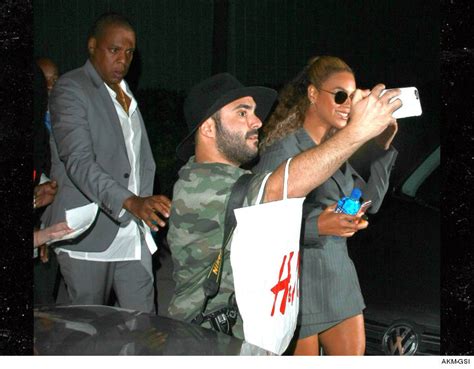 Jay Z Manhandles Crazed Beyonce Fan | TMZ.com