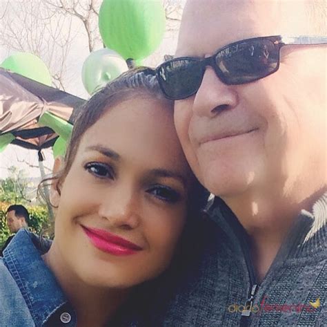 Jennifer Lopez, amorosa con su padre en Instagram