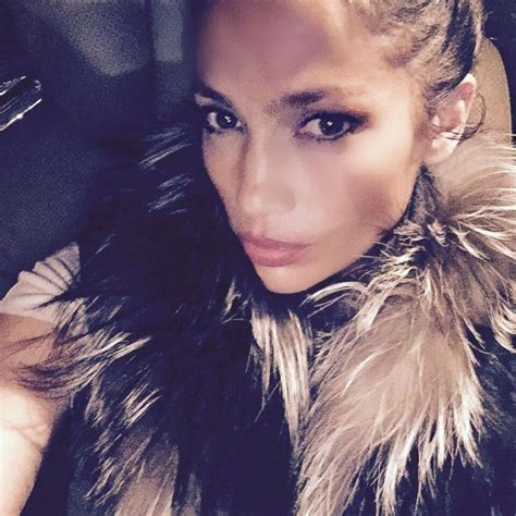 Jennifer Lopez Shares a Sultry Selfie Picture ...